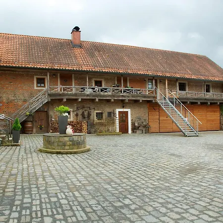 Schoenauer Hof - Paula Passau